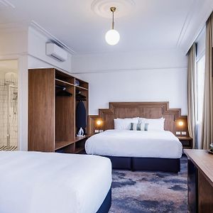 Zimmer mit Kingsize-Bett